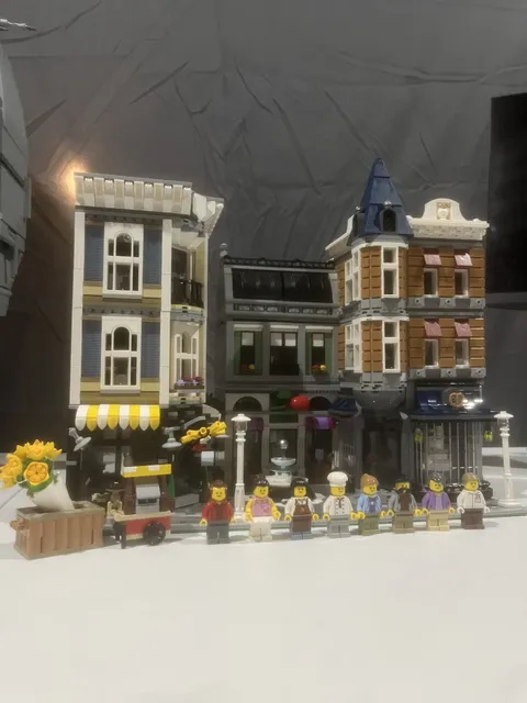 LEGO Assembly Square 10255 Creator Expert Modular Buildings
