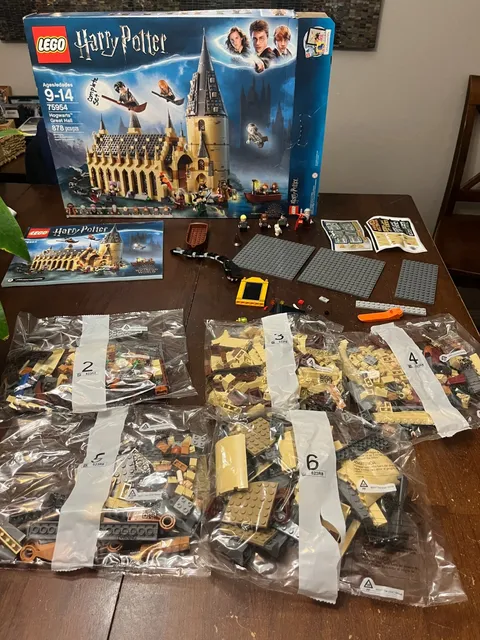 LEGO Harry Potter: Hogwarts Great Hall 75954 Incomplete w/ Box, Manual, Minifigs