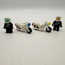 LEGO Vintage Town Police Motorcycle Lot 2 Officers 2 Motorcycles Minifigures