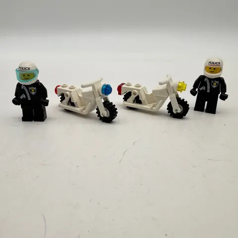 LEGO Vintage Town Police Motorcycle Lot 2 Officers 2 Motorcycles Minifigures