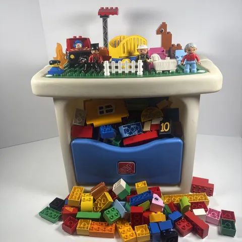 Step 2 Lego Duplo Building Blocks Table w/ Storage & 200 Duplos