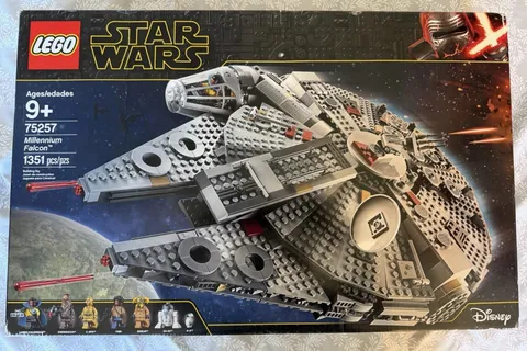 LEGO Star Wars Millennium Falcon 75257 Unopened