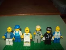 LEGO GOOD  LOT OF 6 DIFF. MINIFIGURES