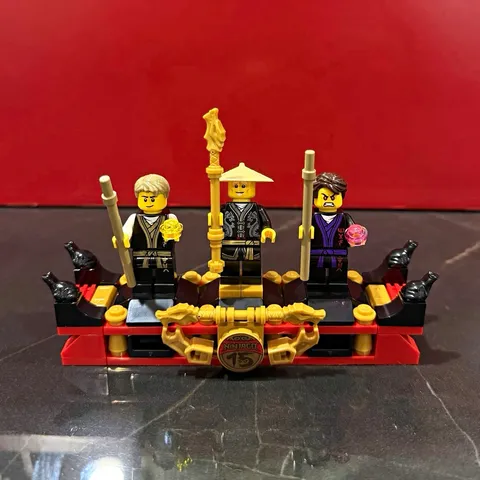 LEGO NINJAGO 15th Anniversary Master Wu, Garmadon & 1st Spinjitzu Master. New !