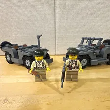 Brickmania Lego jeeps and figures