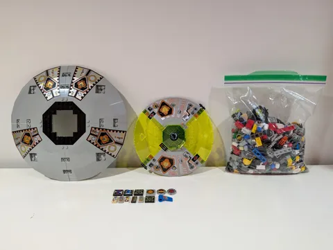 Lego 6975 U.F.O. Alien Avenger Incomplete + Extras