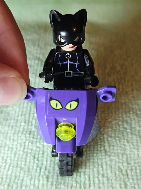 LEGO Batman 2006 Catwoman Minifigure Chase DC Vintage W Cycle Minty 