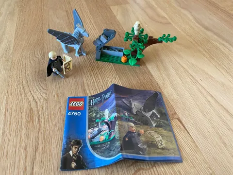 LEGO Harry Potter: Draco's Encounter with Buckbeak (4750)