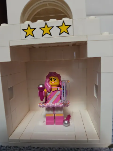 Lego MiniFigure CANDY RAPPER  The Lego Movie 2 Series    71023 Preowned