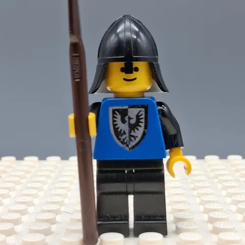 Lego Black Falcon - Black Legs, Black Neck Minifigure cas101a