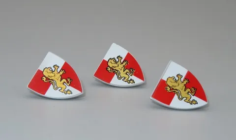 LEGO #27 Gold lion quarters 3 shields minifigures Castle 10223 7946 7188 7949