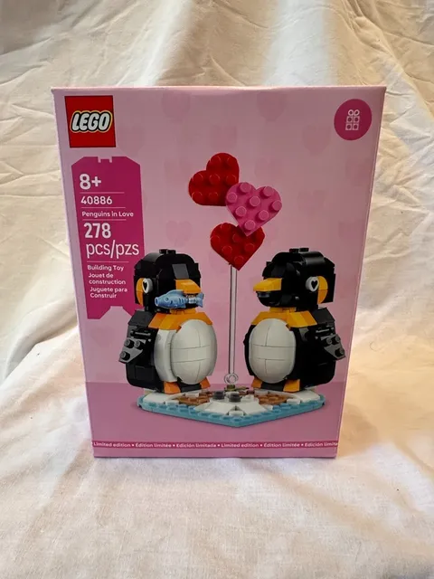 Brand new LEGO set 40886 Penguins in Love