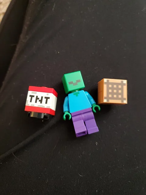 Lego Minecraft Lot Zombie, TNT Brick And Craft Table Minifigure
