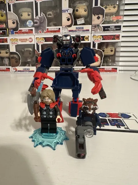 Lego Marvel 76322 Minifigs, Accessories, And Mech