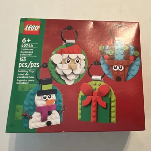 LEGO 40744 Christmas Ornament Set 153 pcs Age 6+ Seasonal Ornaments Santa Open.