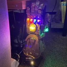 LEGO Super Heroes: Infinity Gauntlet (76191) Retired w/ LIGHT KIT Thanos Fist