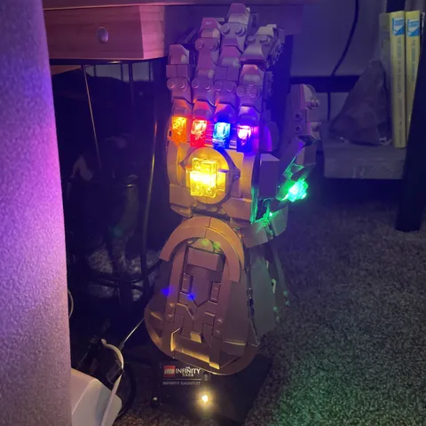 LEGO Super Heroes: Infinity Gauntlet (76191) Retired w/ LIGHT KIT Thanos Fist