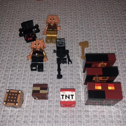 ￼Lego replacement ￼Minecraft Minifigure Part  TNT Oven Crafting Table Pickaxe
