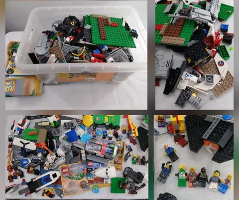 Over 4 pounds of Legos Bulk Lot Bricks People Parts Pieces