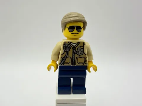 LEGO CITY Part cty0516 - Swamp Police Officer, male,  no hat, w/ hair - READ