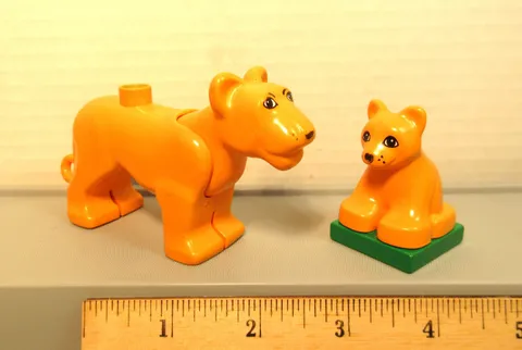 Vtg LEGO Duplo Lion Female and Cub Safari Zoo Lot of 2pcs.