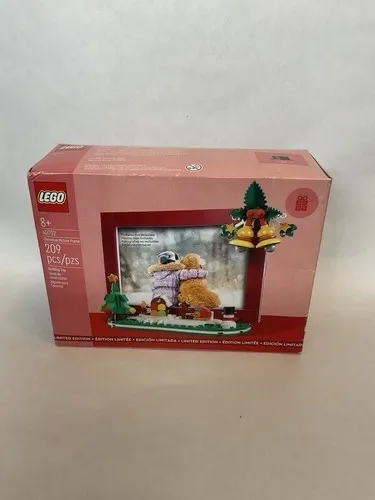 NWOT LEGO 8+ 40702 209PCS Christmas Picture Frame Limited Edition Holiday Set