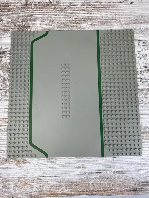 Vintage LEGO Base Plate Road Service Station Gray/Green 32 X 32  309p01 Set 6378