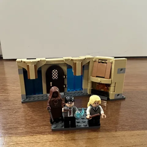 LEGO Harry Potter: Hogwarts Room of Requirement (75966) Great Condition 