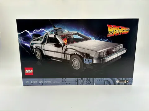LEGO Icons: Back to the Future Time Machine (10300)