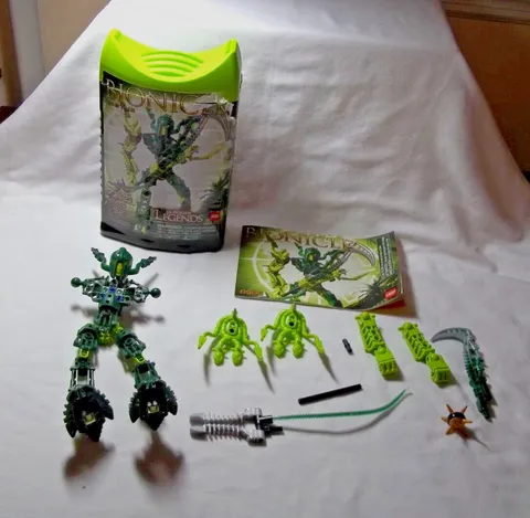Lego Bionicle 8986 Vastus Glatorian Legends - incomplete with Canister & Manual