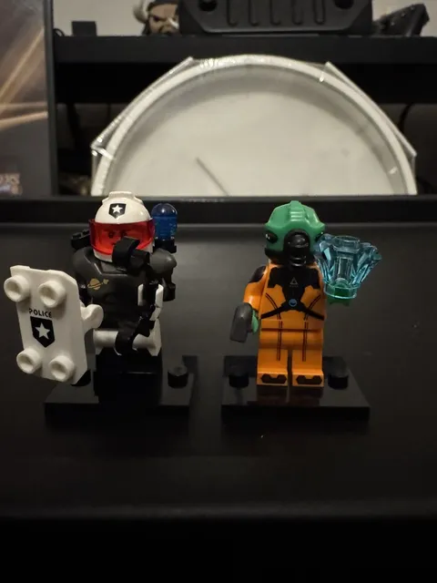 LEGO Minifigure Series 21 Space Police Guy and Alien Bundle CMF 71029