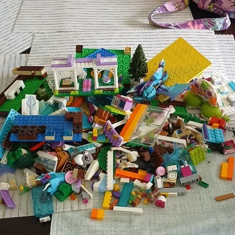 LEGO Mixed Lot Bricks, Plates & Parts - Multicolor Plastic Pieces