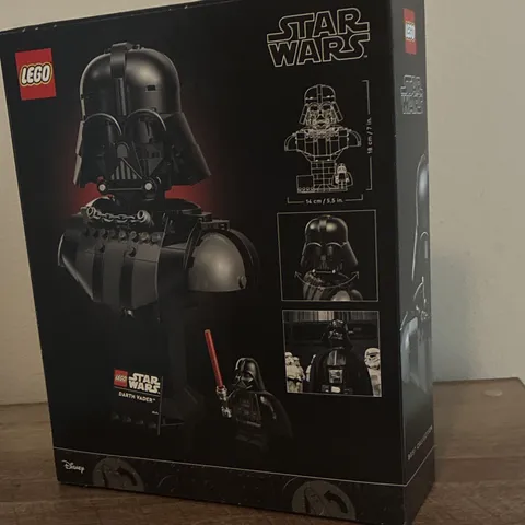 LEGO Star Wars Darth Vader Helmet Collection 75430 834 pcs 18+ Stand