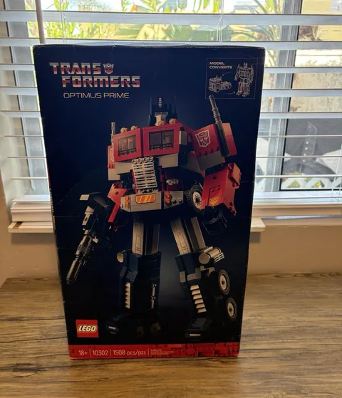 LEGO Icons Transformers Optimus Prime 10302 1508pcs 18+ Converts Complete Set