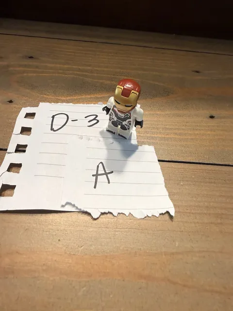 Lego Minifigure Iron Man Super Hero DC Comics White Jumpsuit Neck Bracket (L110)