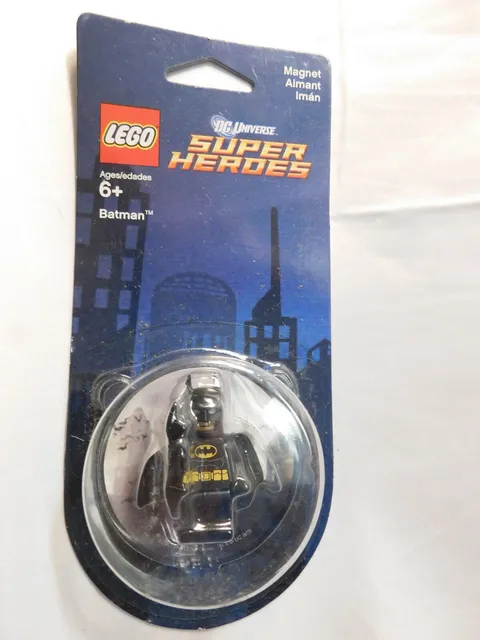 LEGO DC Universe Super Heroes Batman Mini-Figure Magnet