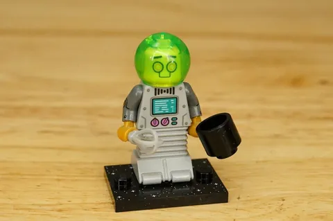 LEGO Minifigure Robot Butler Collectible Series 26 71046 CMF Space Base