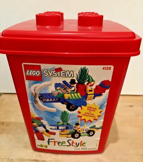 LEGO Free Style 4128 RETIRED 1997. Used & 99%complete. Bonus Figures & Blocks