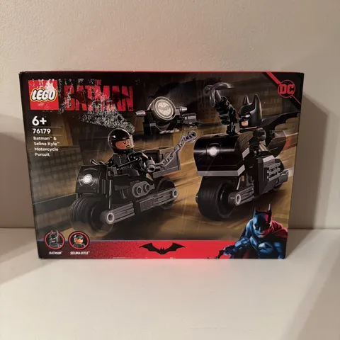 LEGO 76179 DC Comics Super Heroes Batman & Selina Kyle Motorcycle Pursuit