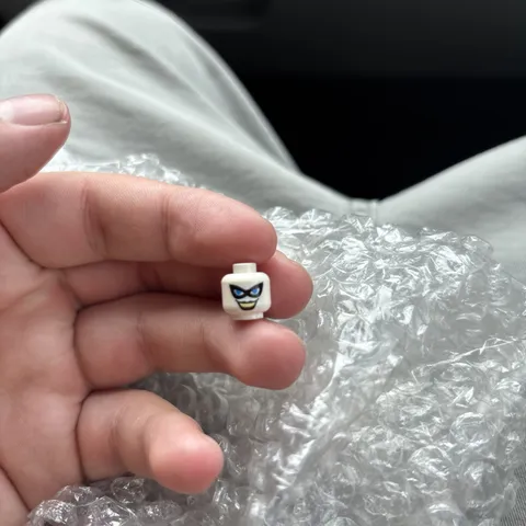 LEGO 7886 - BATMAN - Minifig Head - Harley Quinn - White