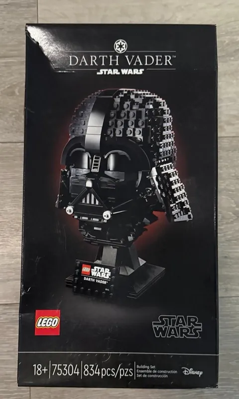 LEGO Star Wars 75304 Darth Vader Helmet 834 Pieces. New In Box. Never Opened Set