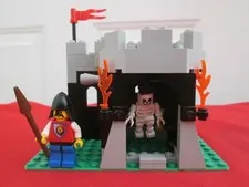 LEGO Castle Skeleton Surprise (6036) 99% Complete Only Missing Shield