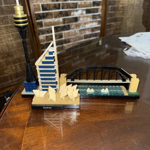 LEGO Architecture Sydney 21032 Assembled, 100% Complete
