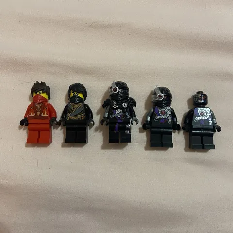 LEGO NINJAGO Minifigures (Techo Kai and Cole with Cryptor and Nindroids)