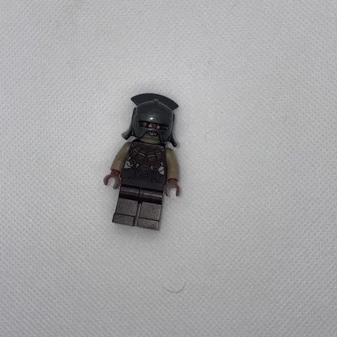 Lego lor065  MORDOR ORC w/ Helmet Lord of the Rings Minifigure 79007 10q