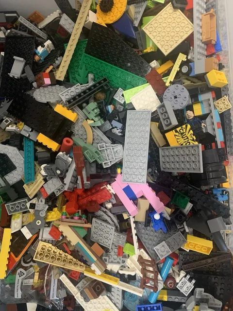 Bulk LEGO LOT 4 pound box of Bricks, parts, Pieces, Tires accessories four pound