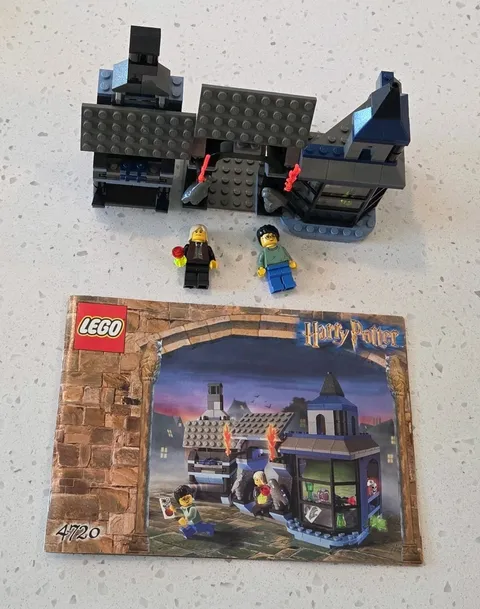 Harry Potter LEGO #4720 Knockturn Alley 99% Complete (Original Instructions)