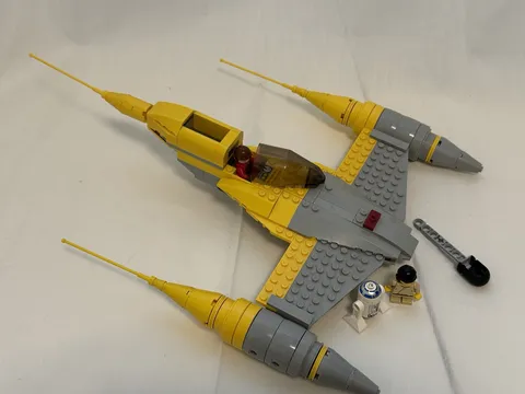 LEGO Star Wars Naboo Starfighter Anakin Skywalker Naboo Fighter Pilot 7660