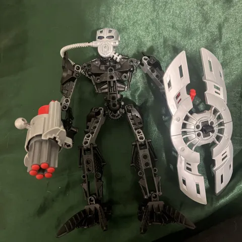 Lego Bionicle: Toa Mahri Nuparu - 8913 - 100% Complete Great Condition Kanohi