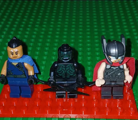  LEGO Marvel Super Heroes Minifigures Thor Valkyrie Berserker 